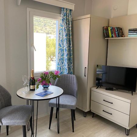 Merve Apartments, Your Home From Home In Central Bodrum, Street Cats Frequent The Property, Not All Apartments Have Balconies , Ground Floor Have Terrace With Table And Chairs Exterior foto