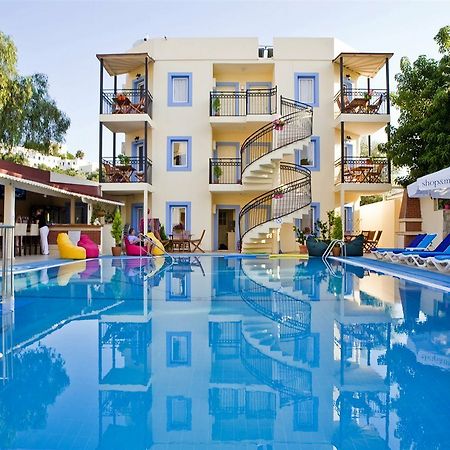 Merve Apartments, Your Home From Home In Central Bodrum, Street Cats Frequent The Property, Not All Apartments Have Balconies , Ground Floor Have Terrace With Table And Chairs Exterior foto